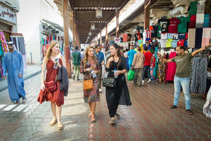 Explore the lively lanes of Dubai’s Spice Souq where colorful spices and unique crafts create a rich tapestry of culture and commerce inviting travelers to engage with local traditions.